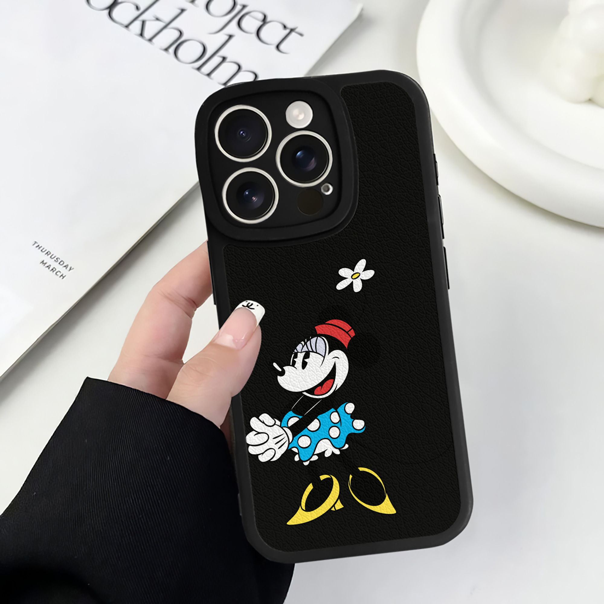 （画像用） ミッキーマウス Mickey Mouse 【iPhone 16シリーズ対応】シリコンスマホケース（レザー調） 材質：シリコン